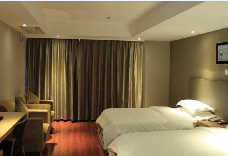 Room
 di Yingshang Dragon Pearl Hotel