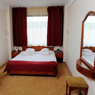 Room
Room
di Business Conference & Spa Hotel