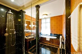 Room
Room
di Grand Hotel Les Trois Rois