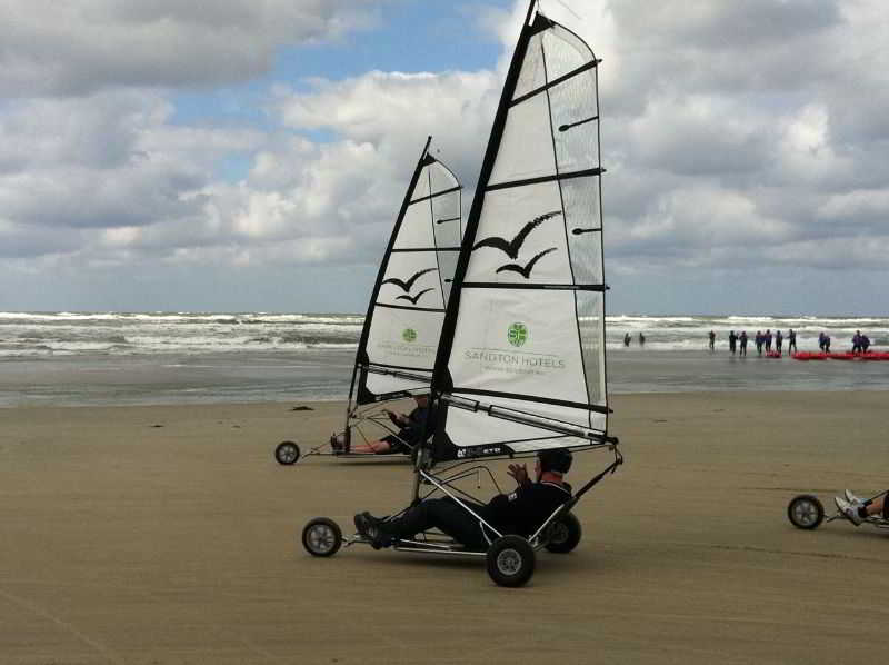 Sports and Entertainment
Sports and Entertainment
di Sandton Paal 8 Hotel Aan Zee