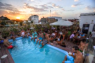 Hostal Oasis Backpackers' Palace
