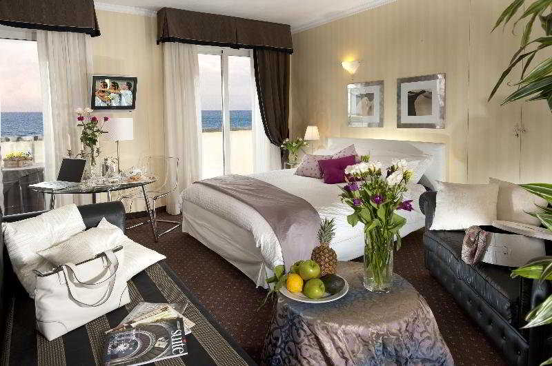 Room
Room
di Continental E Dei Congressi Hotel