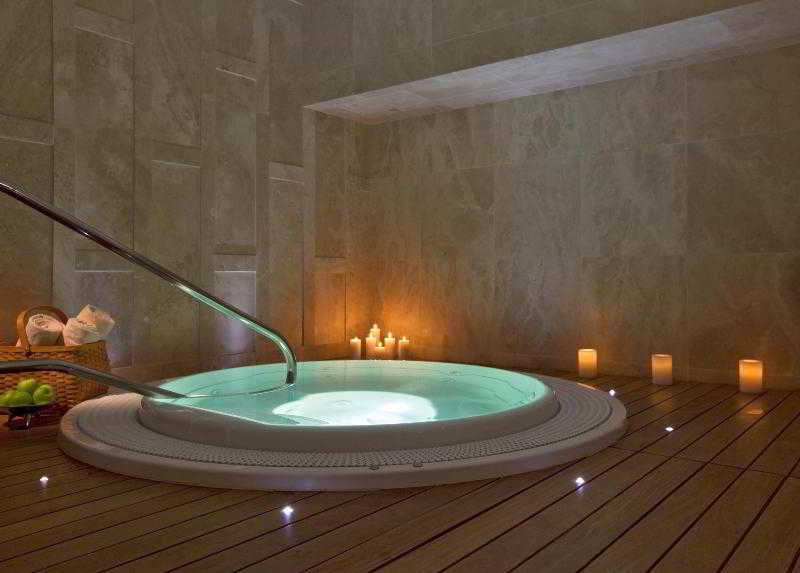 Sports and Entertainment
Sports and Entertainment
di The Westin Lima Hotel & Convention Center