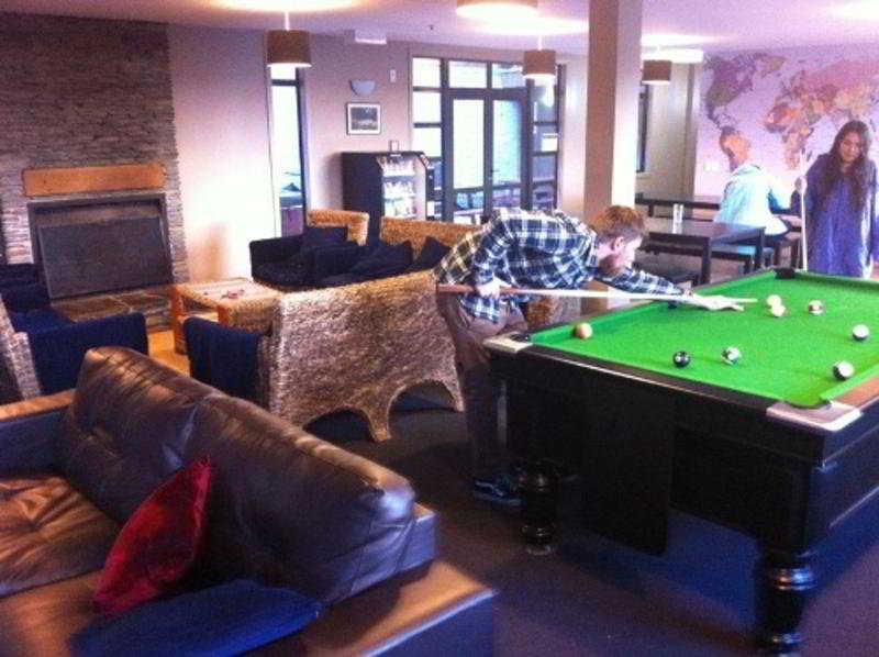 Sports and Entertainment
Sports and Entertainment
di Reavers Lodge