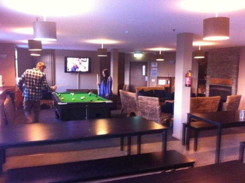 Sports and Entertainment
Sports and Entertainment
di Reavers Lodge