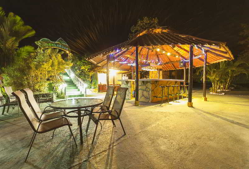 Bar
Bar
di Green Lagoon Falls Park Lodge