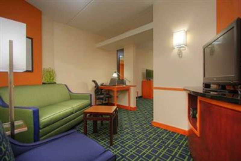 Room
 di Fairfield Inn & Suites Augusta