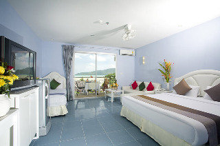 Room
 di Chalong Beach Hotel & Spa