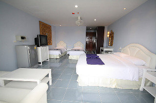 Room
 di Chalong Beach Hotel & Spa