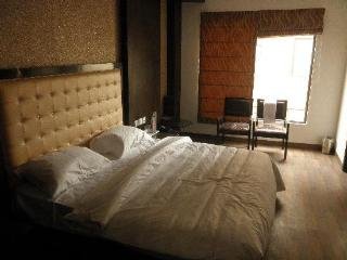 Room
Room
di Delhi Pride