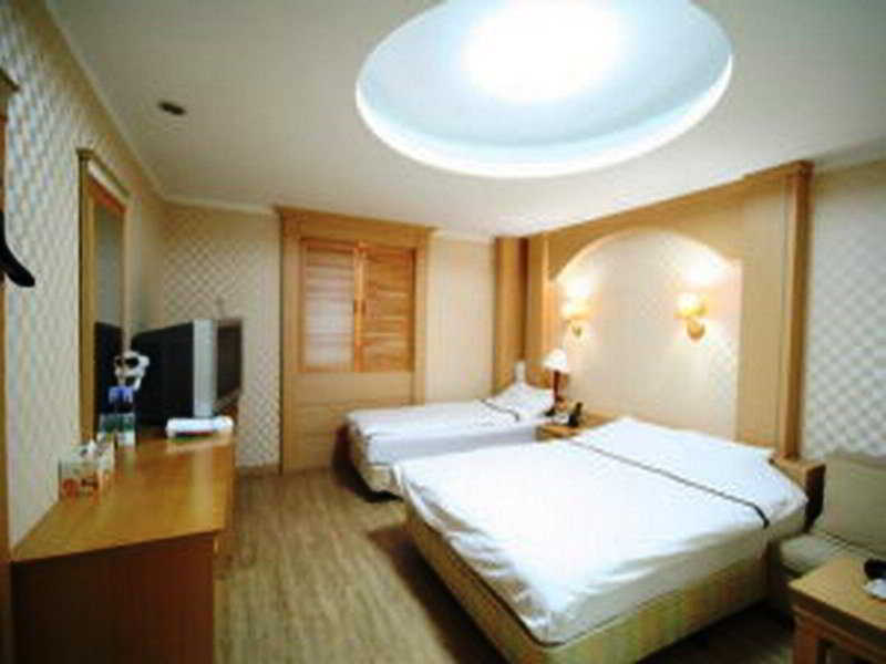 Room
Room
di The Hotel Silkroad