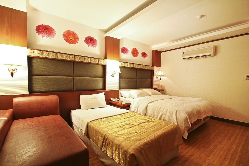 Room
Room
di The Hotel Silkroad