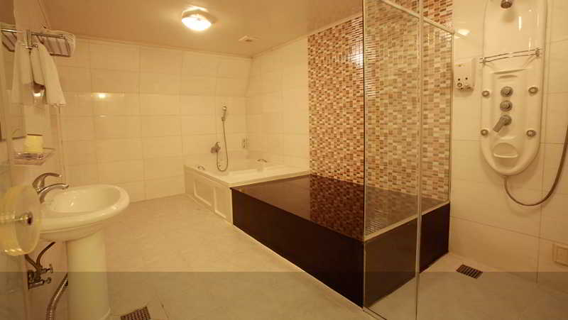 Room
Room
di The Hotel Silkroad