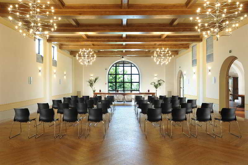 Conferences
Conferences
di Borgo San Felice