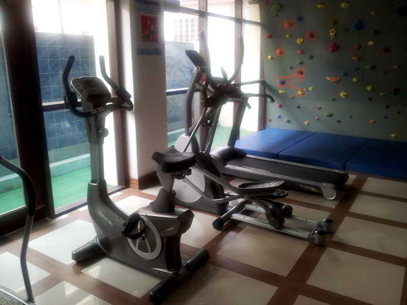 Sports and Entertainment
Sports and Entertainment
di Sengtawan Riverside