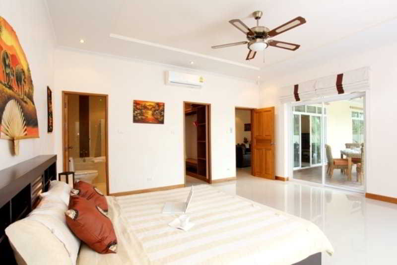 Room
 di The Chase and Foxlea Executive Pool Villa