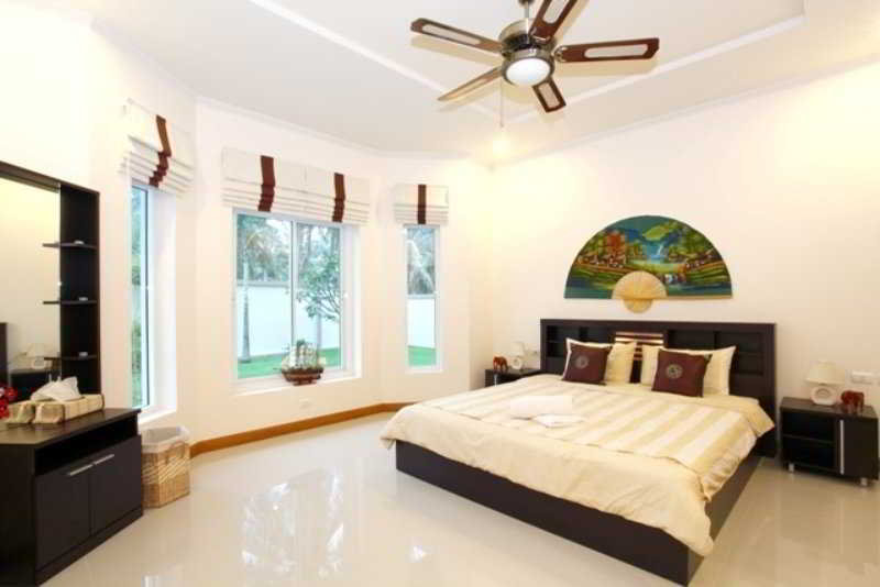 Room
 di The Chase and Foxlea Executive Pool Villa