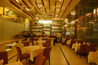 Bar
 di Vili International Hotel