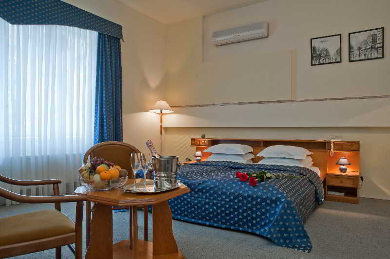 Room
Room
di Prague Premier Hotel