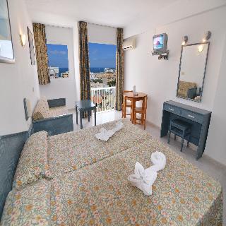 Room
Room
di Apartamentos Central City