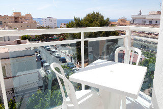 Room
Room
di Apartamentos Central City