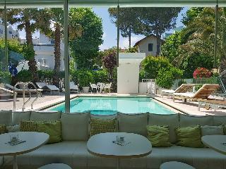 Pool
Pool
di Select Suites & Spa