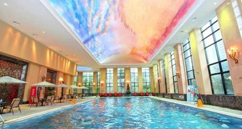 Pool
 di Wyndham Grand Plaza Royale