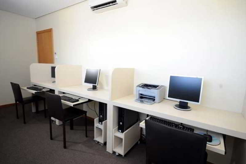 Sports and Entertainment
Sports and Entertainment
di Lauthentique Cristal