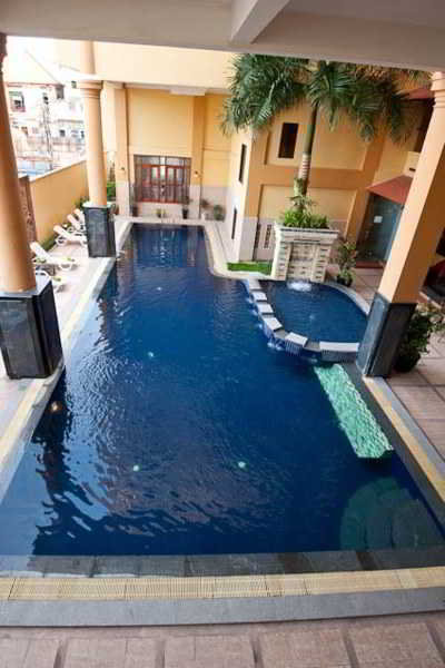Pool
 di Ohana Hotel