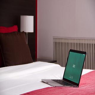 Room
Room
di Merit Majestic Rosario