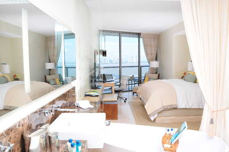 Room
Room
di Trump Ocean Club Panama