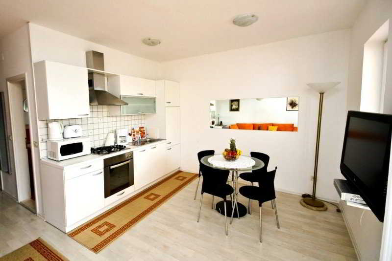 Room
Room
di Apartments Grguric