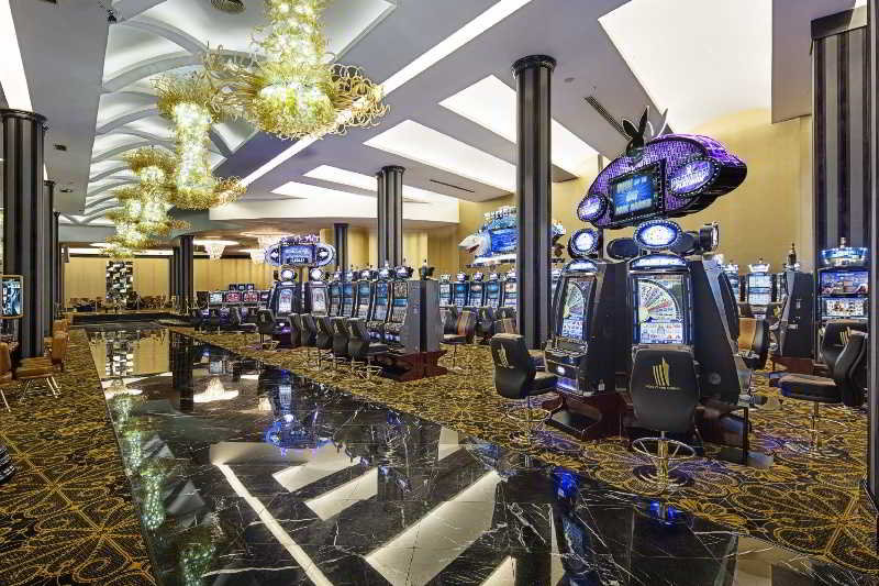 Sports and Entertainment
Sports and Entertainment
di Noah's Ark Deluxe Hotel & Casino