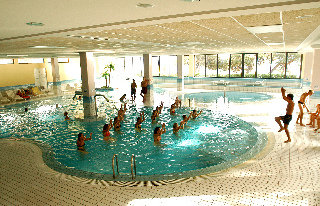 Sports and Entertainment
Sports and Entertainment
di Pinija