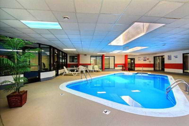 Pool
 di Best Western Troy-Madison Inn