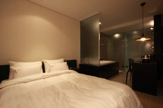 Room
 di Sinchon Y