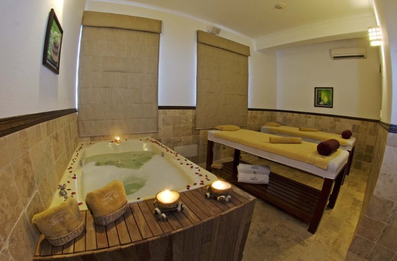 Sports and Entertainment
Sports and Entertainment
di La Hacienda Bahia Paracas