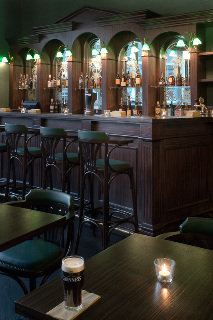 Bar
Bar
di Victor Pruszkow by DeSilva