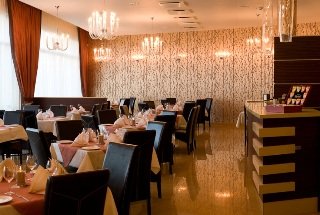 Restaurant
Restaurant
di Victor Pruszkow by DeSilva