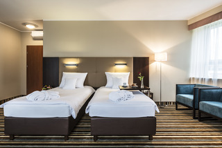 Room
Room
di Victor Pruszkow by DeSilva