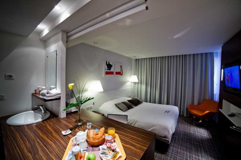 Room
Room
di Inter Hotel Des Puys