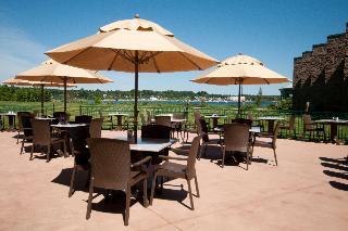 Terrace
 di Best Western Inn On The Bay