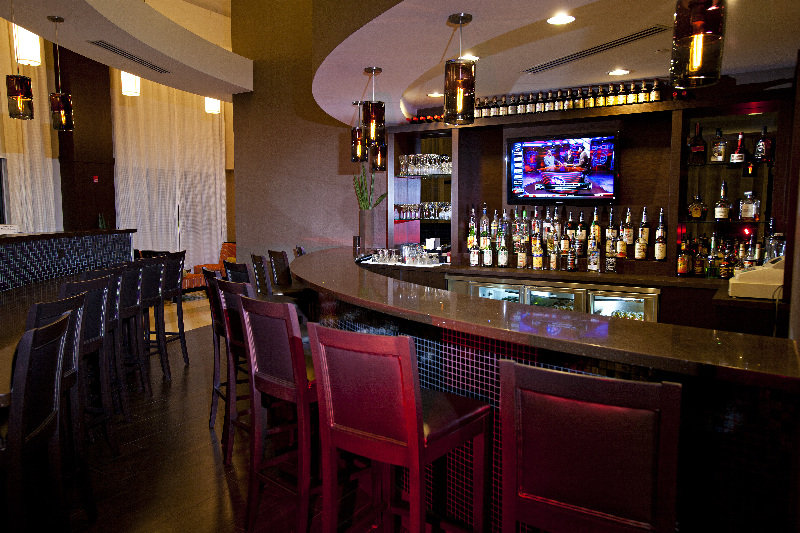 Bar
 di Comfort Suites Miami Airport North