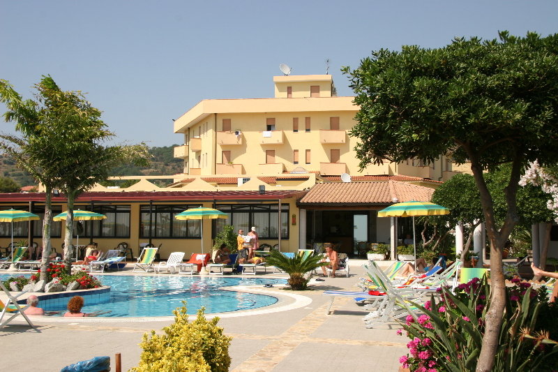 Pool
Pool
di Club Sciaron Hotel Residence