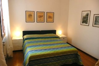 Room
Room
di Apartamentos Paris Centro