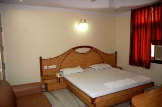 Room
Room
di De Holiday International