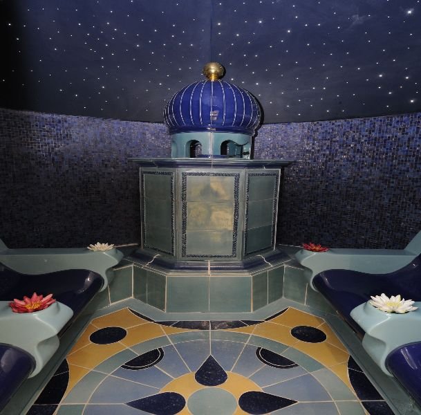 Sports and Entertainment
Sports and Entertainment
di Library Hotel Wellness Retreat