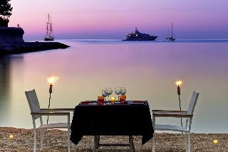 Beach
Beach
di Meridien Beach Plaza