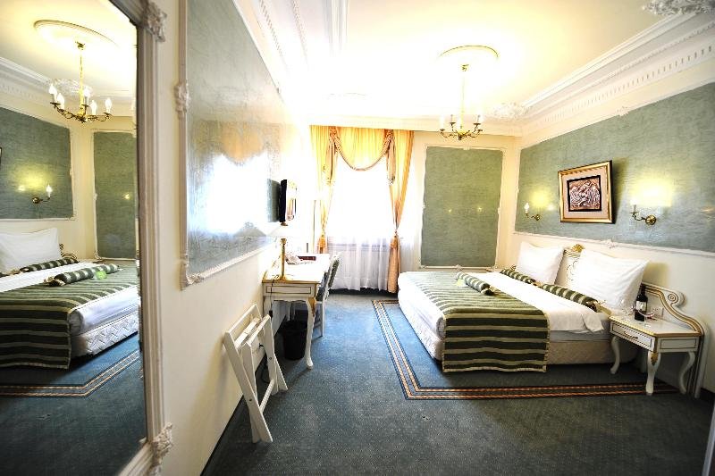 Room
Room
di Queens Astoria Design Hotel