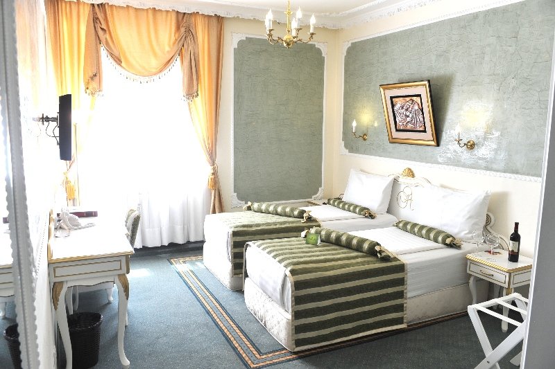 Room
Room
di Queens Astoria Design Hotel